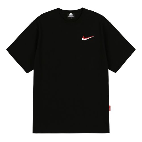 트립션 나이키패러디 RED SMALL BENDING 티셔츠 (Black)